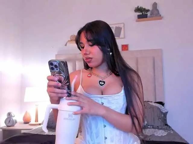 Avaline-blanc on BongaCams 