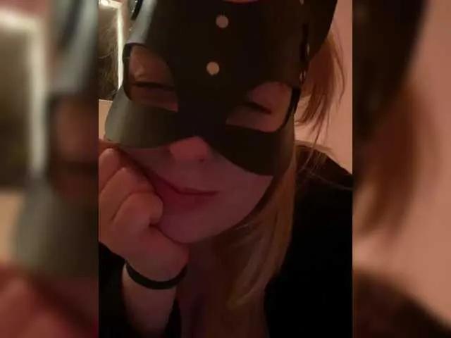 Donut-red on BongaCams
