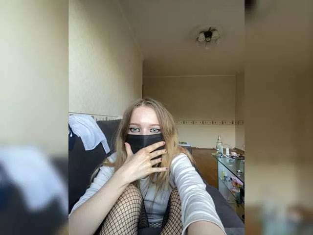 Emmalove13 on BongaCams 