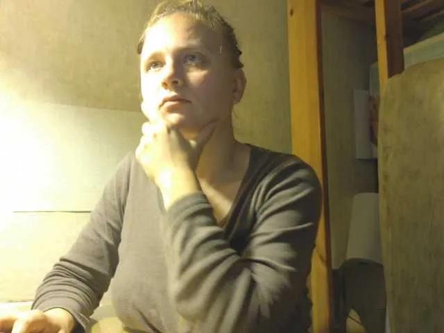 esterjohns on BongaCams