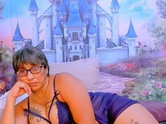 indianroxy on BongaCams 