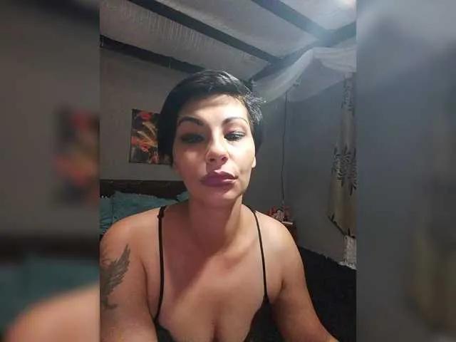 Julya92aa on BongaCams