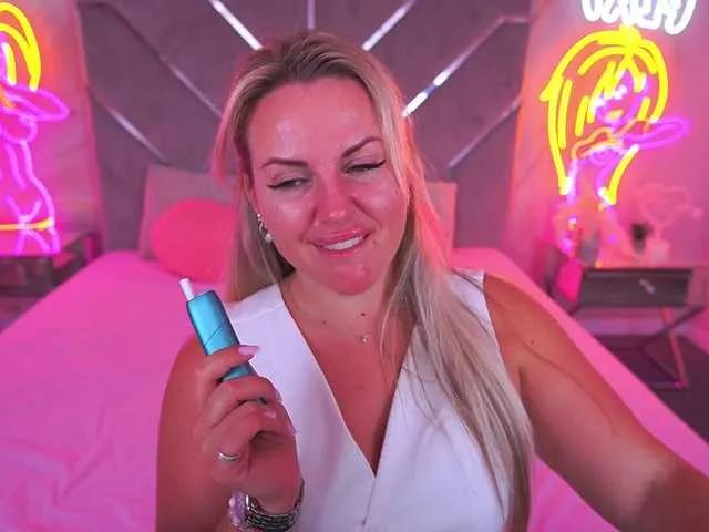 KiraCandyS on BongaCams