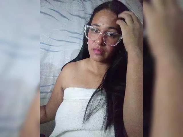 Letty33 on BongaCams