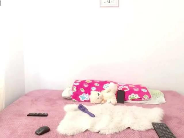 littleshydoll on BongaCams