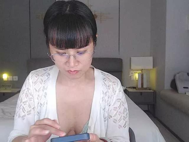 luvlily666 on BongaCams 