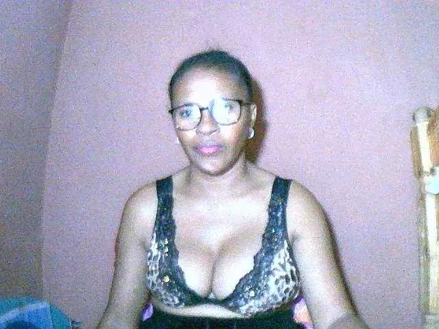 Nirinah2710 on BongaCams 