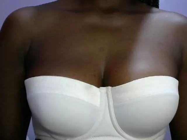 queen-innocent on BongaCams 