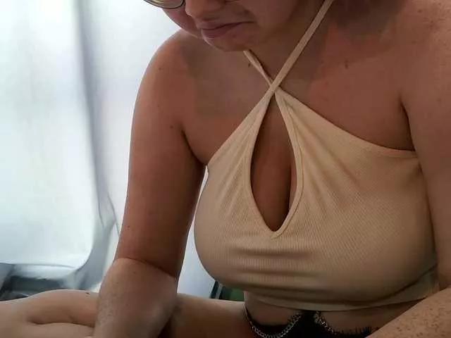 QueenTina on BongaCams 