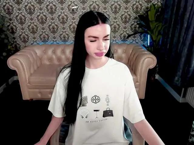 SnowWhiteee on BongaCams
