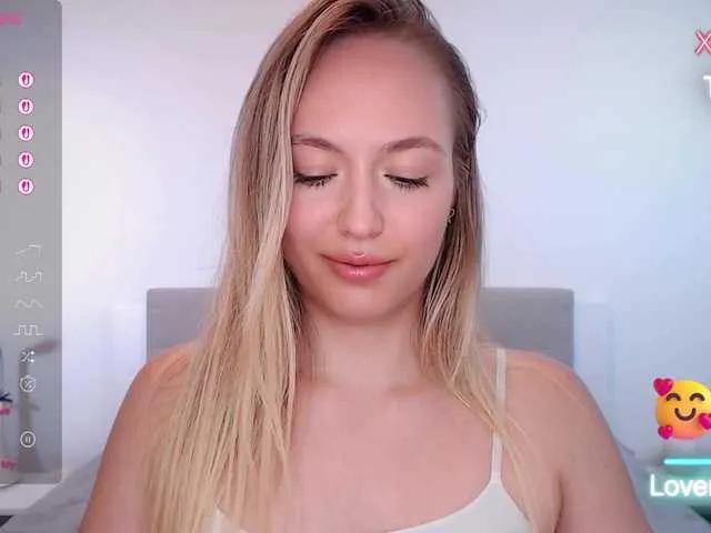 vickyblondiua on BongaCams