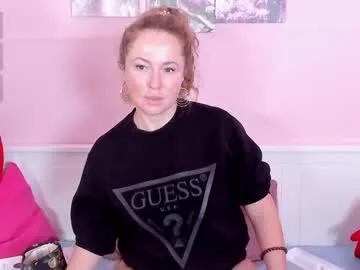 amber_foks — shake ass [44 tokens left] #milf #bigboobs #natural #squirt #mommy