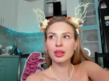 f1oraa from Chaturbate is Away