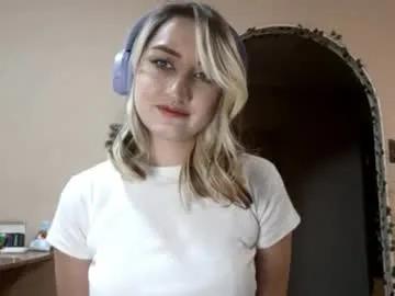 lawanalezama — Goal: Make a heart;3! Hi, I'm Ann! It is my first day here! #18 #young #new #teen #shy [10 tokens remaining]