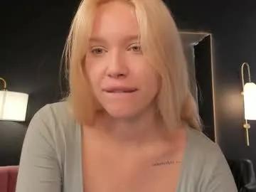logic_404 — love u smile #blonde #skinny #bigass #young [20 tokens remaining]