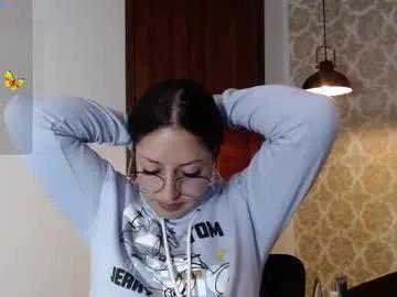 sofia_white3 — GOAL: Pants off [33 tokens remaining] Complete the objective!! Don't forget to follow me #fit #shy #domi #cum #lovense