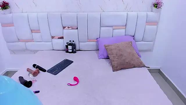 Amalia_Bigass on StripChat 