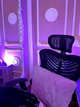 ArianaReynoldss on StripChat 