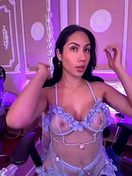 ArianaReynoldss on StripChat 