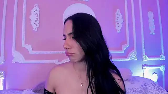 ArianaReynoldss on StripChat 