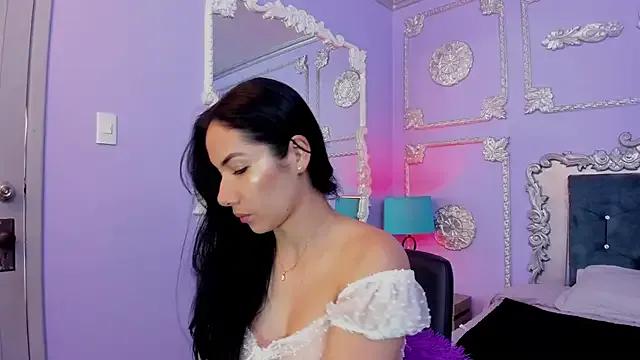 ArianaReynoldss on StripChat 