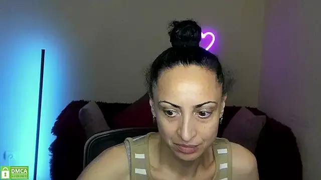 Arianasweety23 on StripChat 