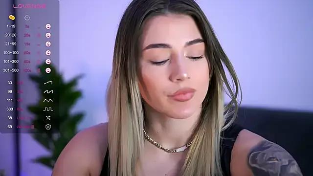 BabbyAisha on StripChat 