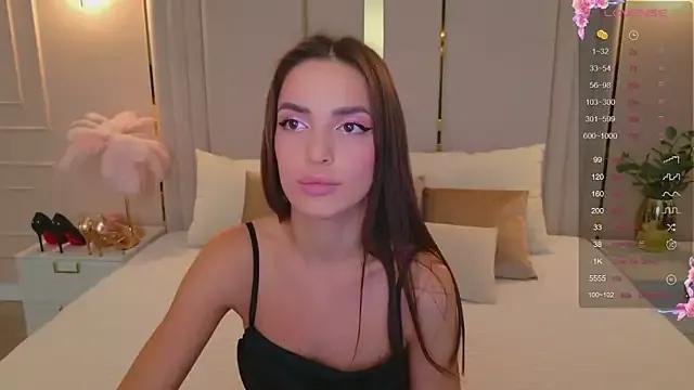 BellaHalles on StripChat 