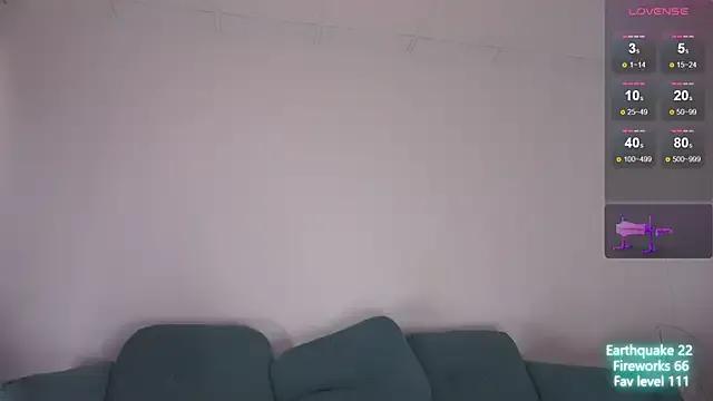 DaddysLittleSlutX on StripChat 