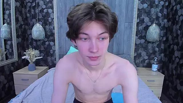 DennisAndrews on StripChat 