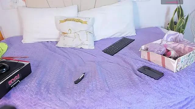 Dolly_cutee on StripChat 