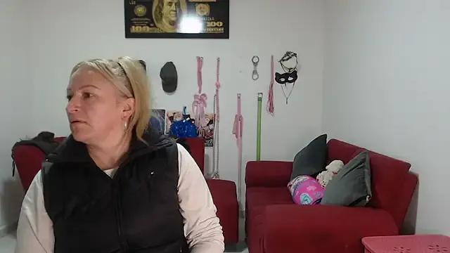 emperabigbootybigass on StripChat 