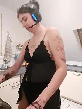 Gamergirl-Linela — LT Gets Shower Video