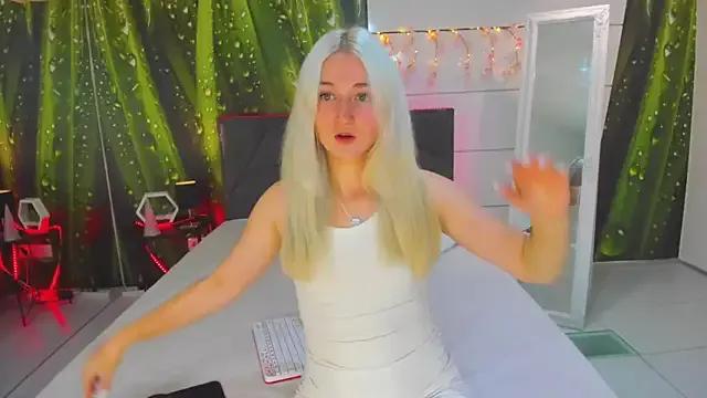 HollyTailors on StripChat 