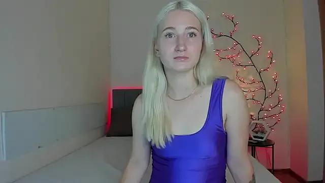 HollyTailors on StripChat 