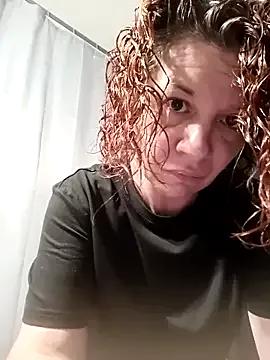 jennylovence — Dshabiller moi et 3 doigts ds mn cul