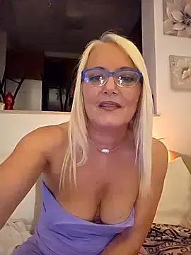 kikkastar on StripChat 