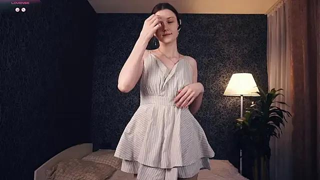 MoiraHavins — Show pussy ( camel toe ) !