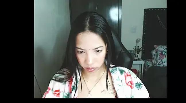 SallyWhitee on StripChat 