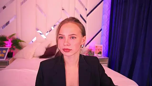 ShyySiren on StripChat 