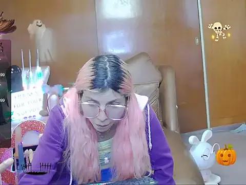 Skinygirl — play nde play ussy