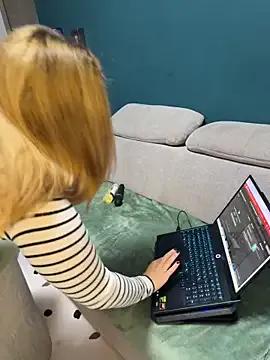 Velvetnoir21 — Spank and oiling my ass