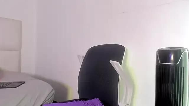 YayaHilton on StripChat 