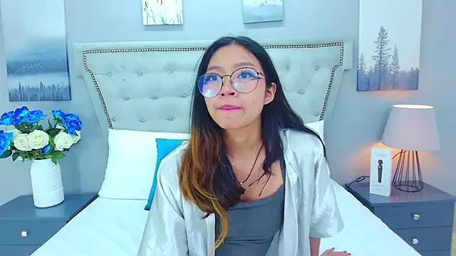 Yommi_Winx on StripChat 